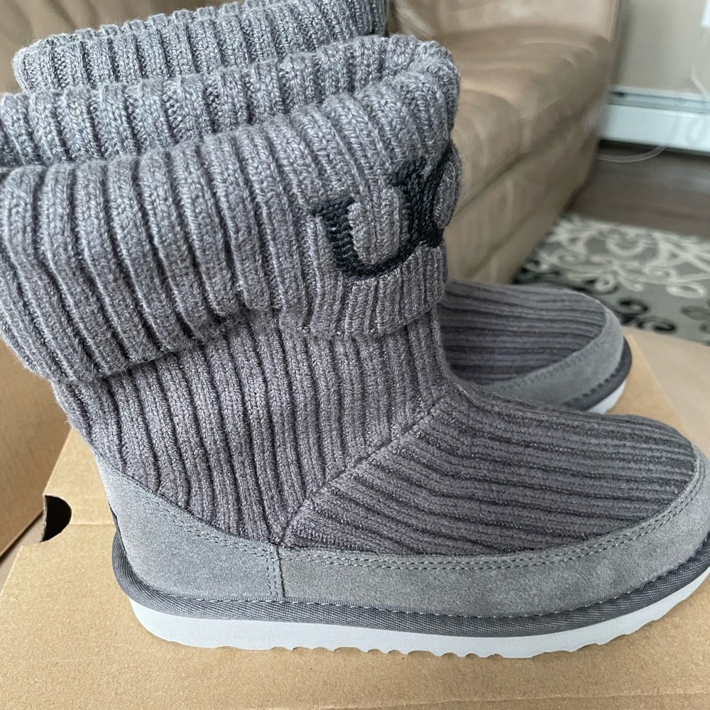 Brand new kids Uggs with box